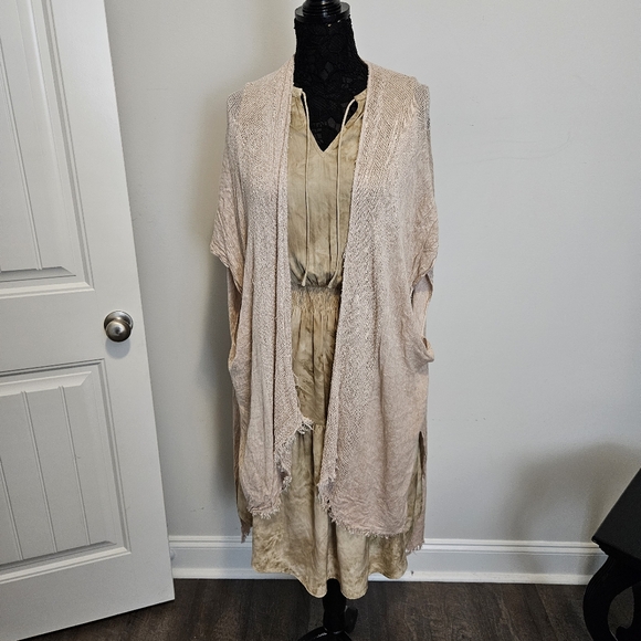 MADISON GREY Tiered Dress Tan Size Small - Picture 4 of 12